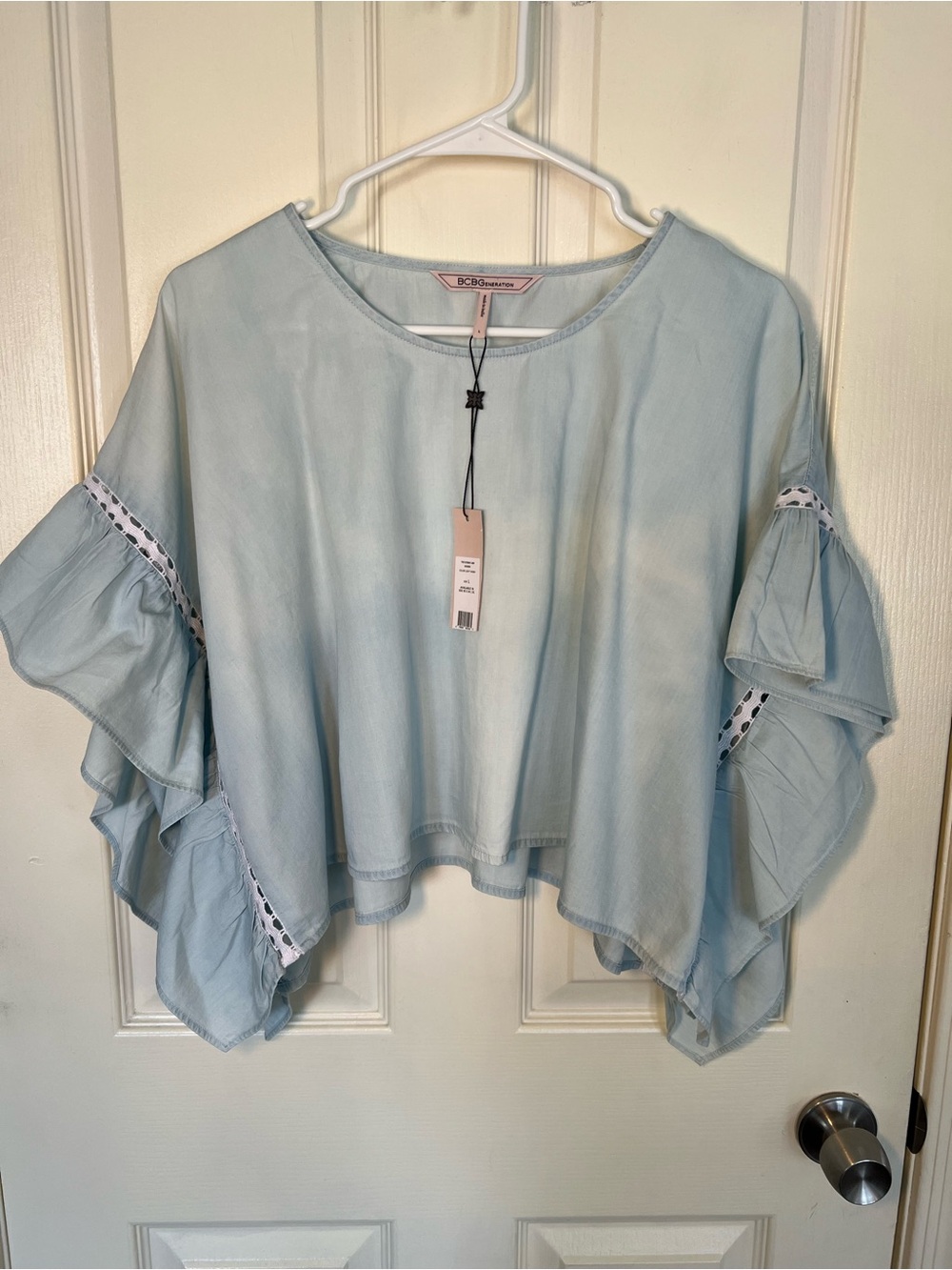 NWT BCBGeneration Light Wash Chambray Flutter Sleeve Top Size L